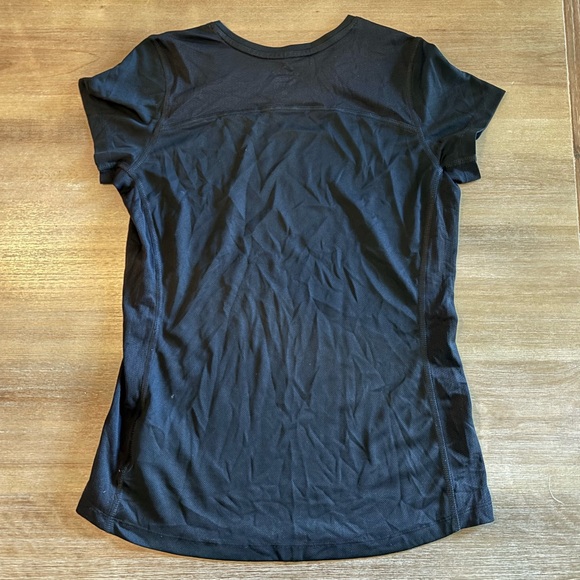 Nike Swift Women's Dri-FIT Short-Sleeve Running Top, Black, Medium - Picture 3 of 8